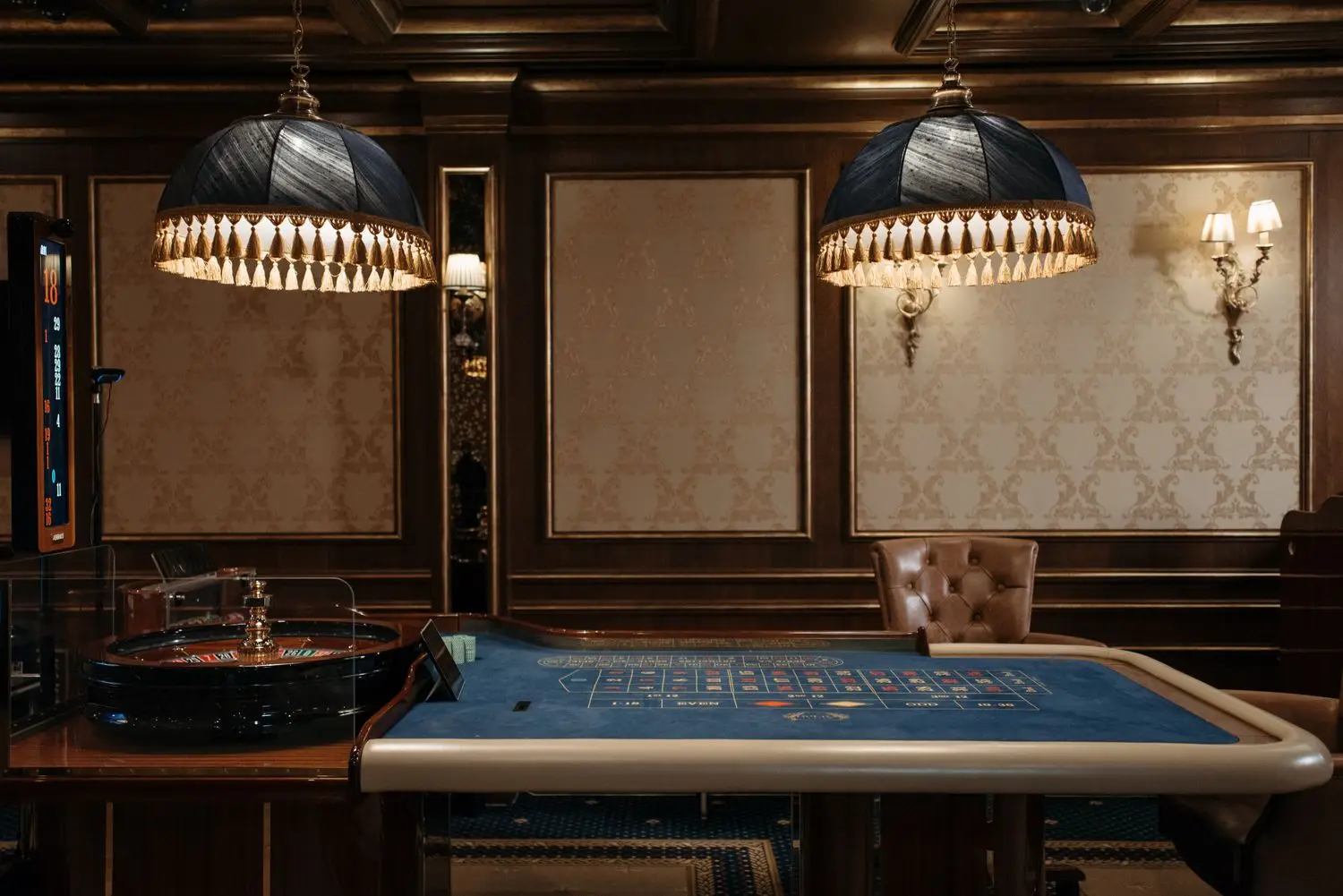 Exklusives Casino-Interieur mit Roulette-Tisch